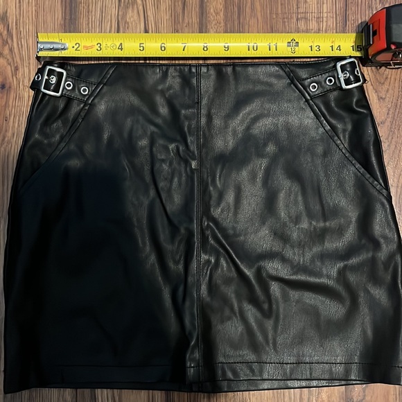 Leather skirt with pockets - Picture 6 of 7